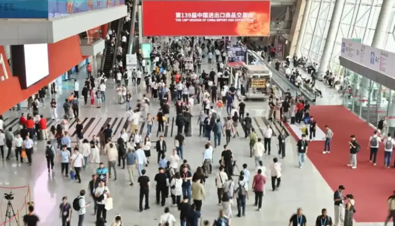 ক্যান্টন ফেয়ারে, Quangong Machinery Co., Ltd. তার শক্তি দিয়ে বিদেশী গ্রাহকদের অনুগ্রহ জিতেছে।